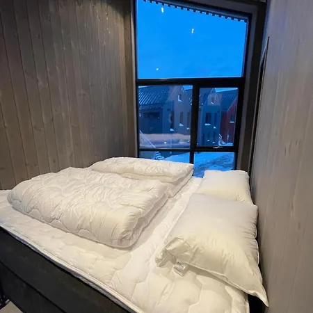 Stilren Leilighet I Henningsvær Extérieur photo