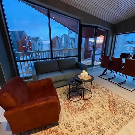 Stilren Leilighet I Henningsvær Extérieur photo